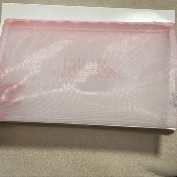 SALE✨Dior Pink Mesh Pouch - Picture 5 of 5